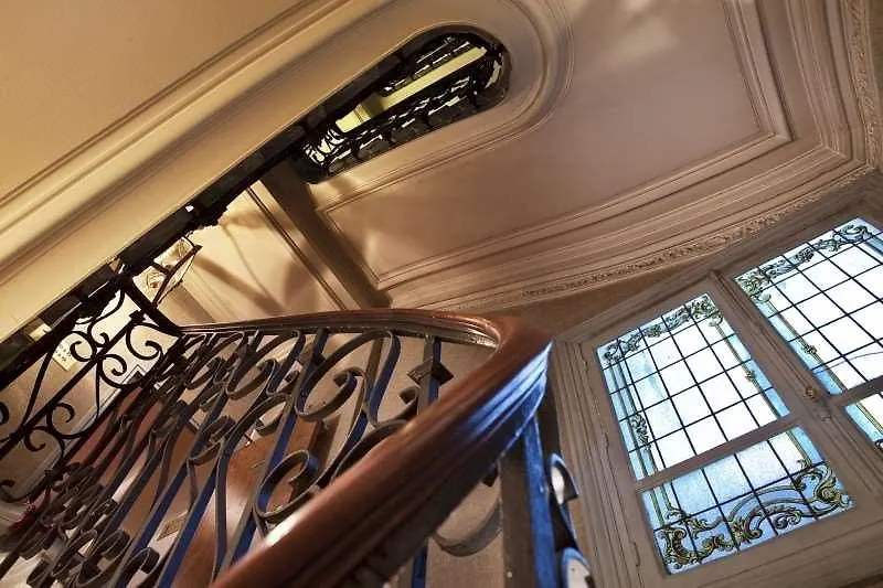 Cecilia Arc De Triomphe Hotel Paris